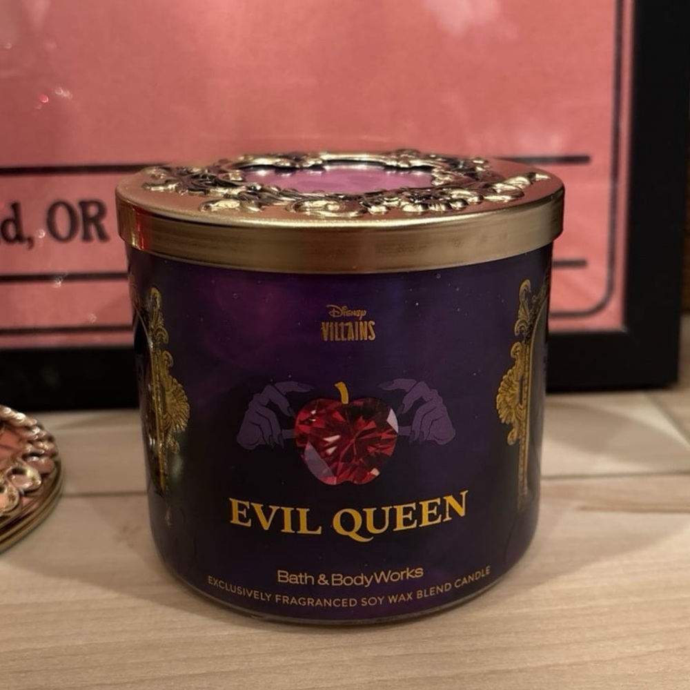 NWT Bath & Body Works Evil Queen 3-Wick Candle & Holder Disney Villains - Picture 4 of 7